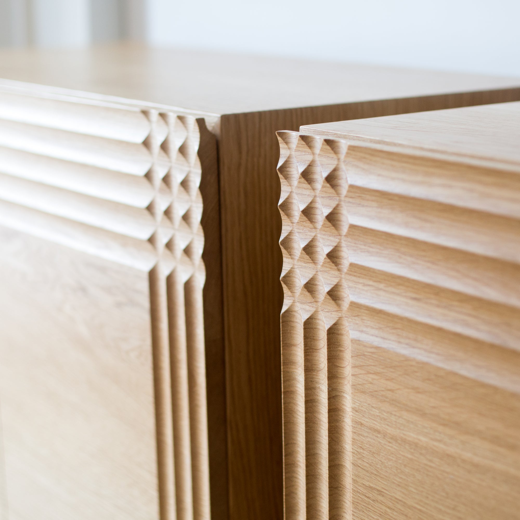 Solid Oak Contemporary Side Cabinet With Exquisite Fluted Detailing